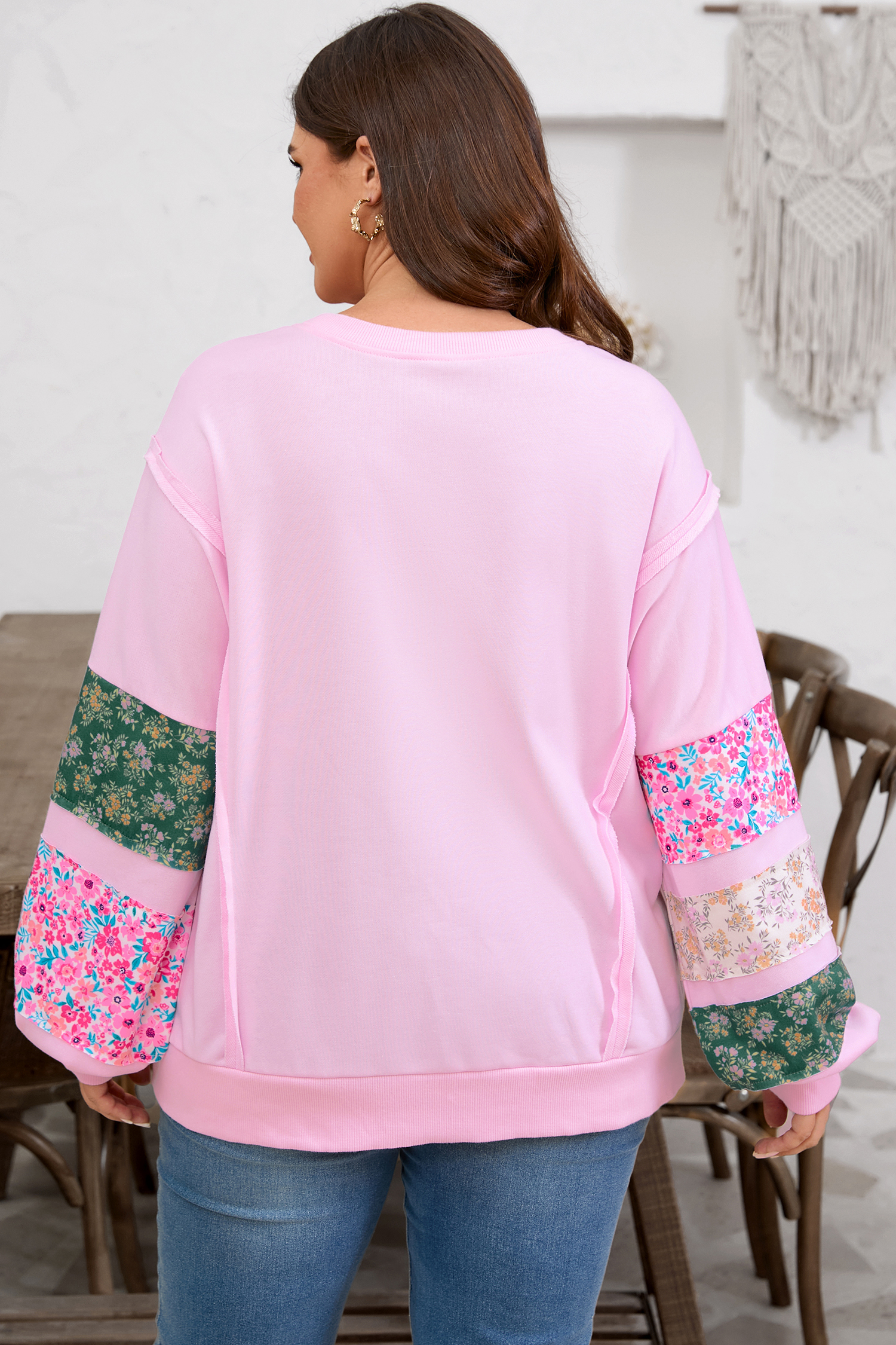 Plus Size Pink  Mix Floral Patched Sleeve Ribbed Trim Baggy Sweatshirt