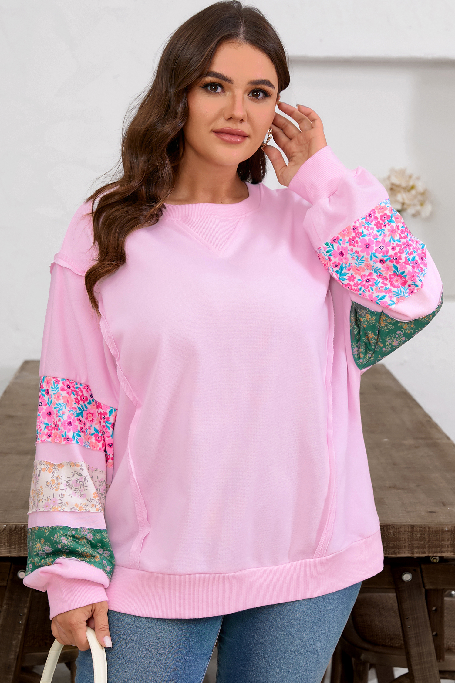 Plus Size Pink  Mix Floral Patched Sleeve Ribbed Trim Baggy Sweatshirt