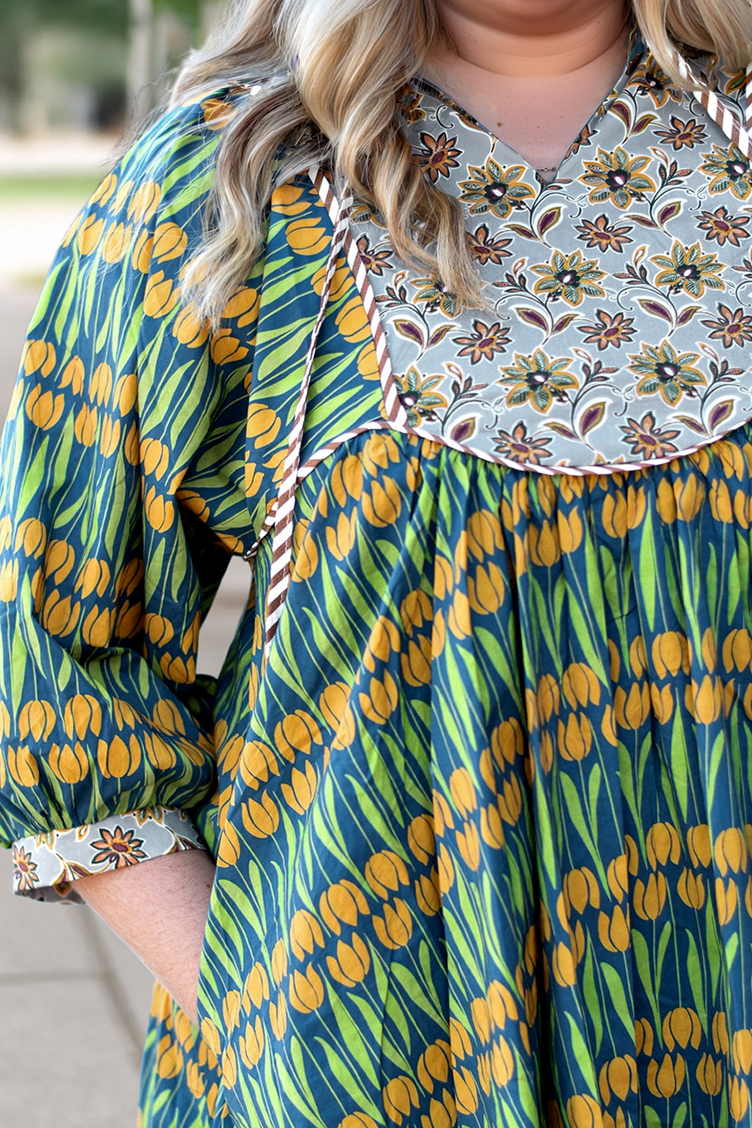 Plus Size Green  Mixed Floral Print Striped Trim Loose Mini Dress