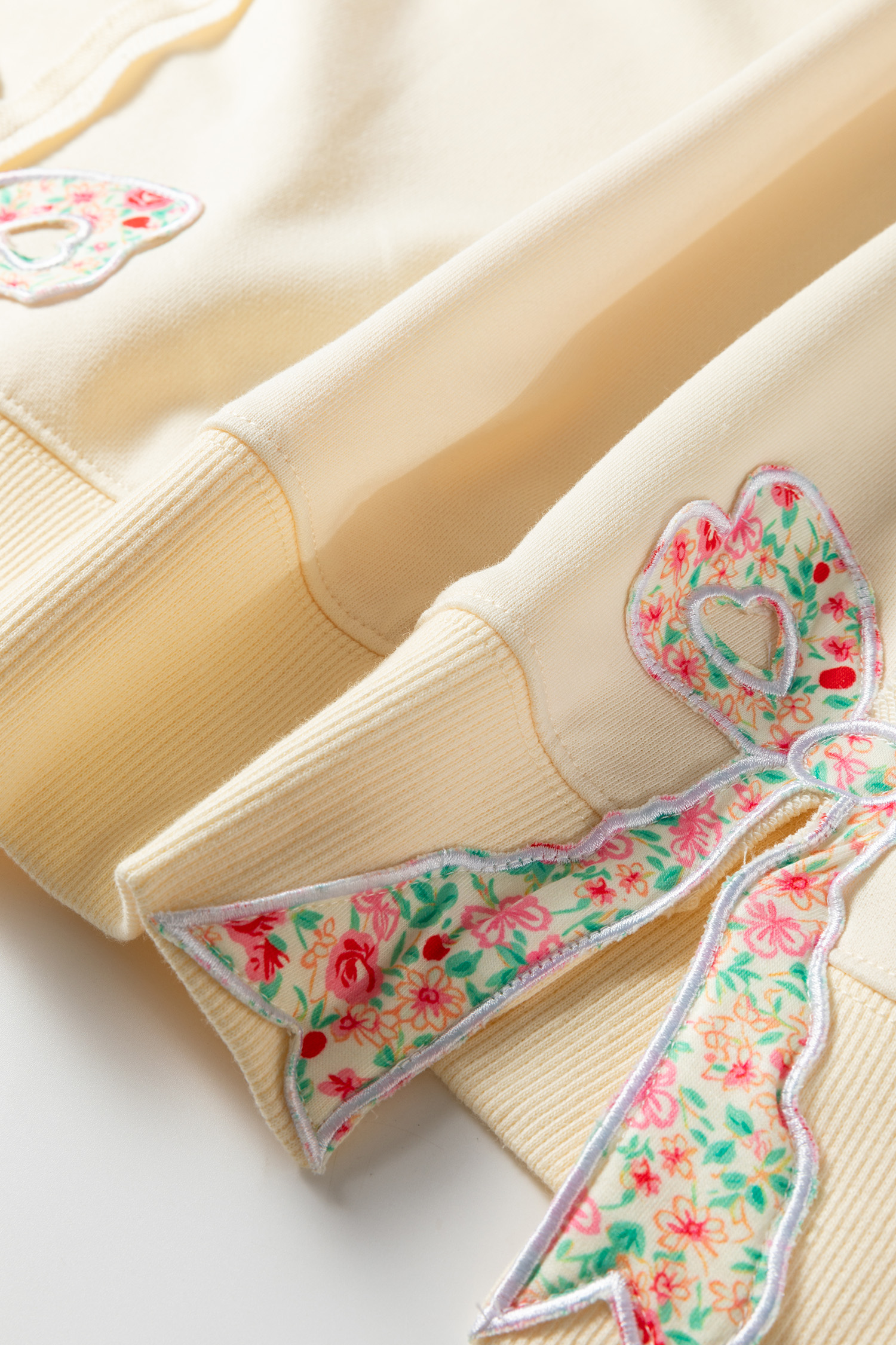 Plus Size Beige  Raw Seam Detail Floral Bow Patched Baggy Pullover