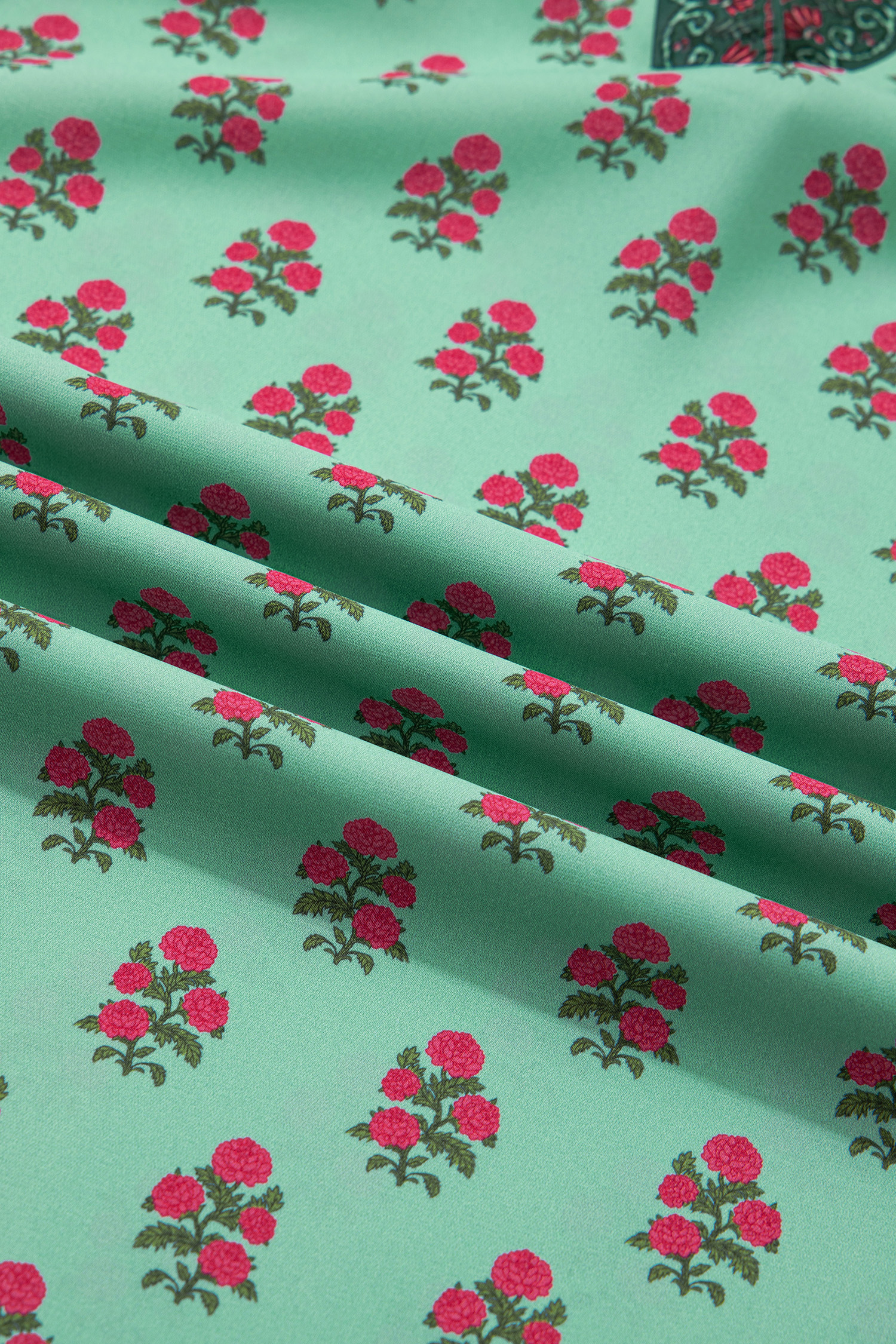 Plus Size Green  Floral Print Contrast Trim V Neck Bracelet Sleeve Blouse