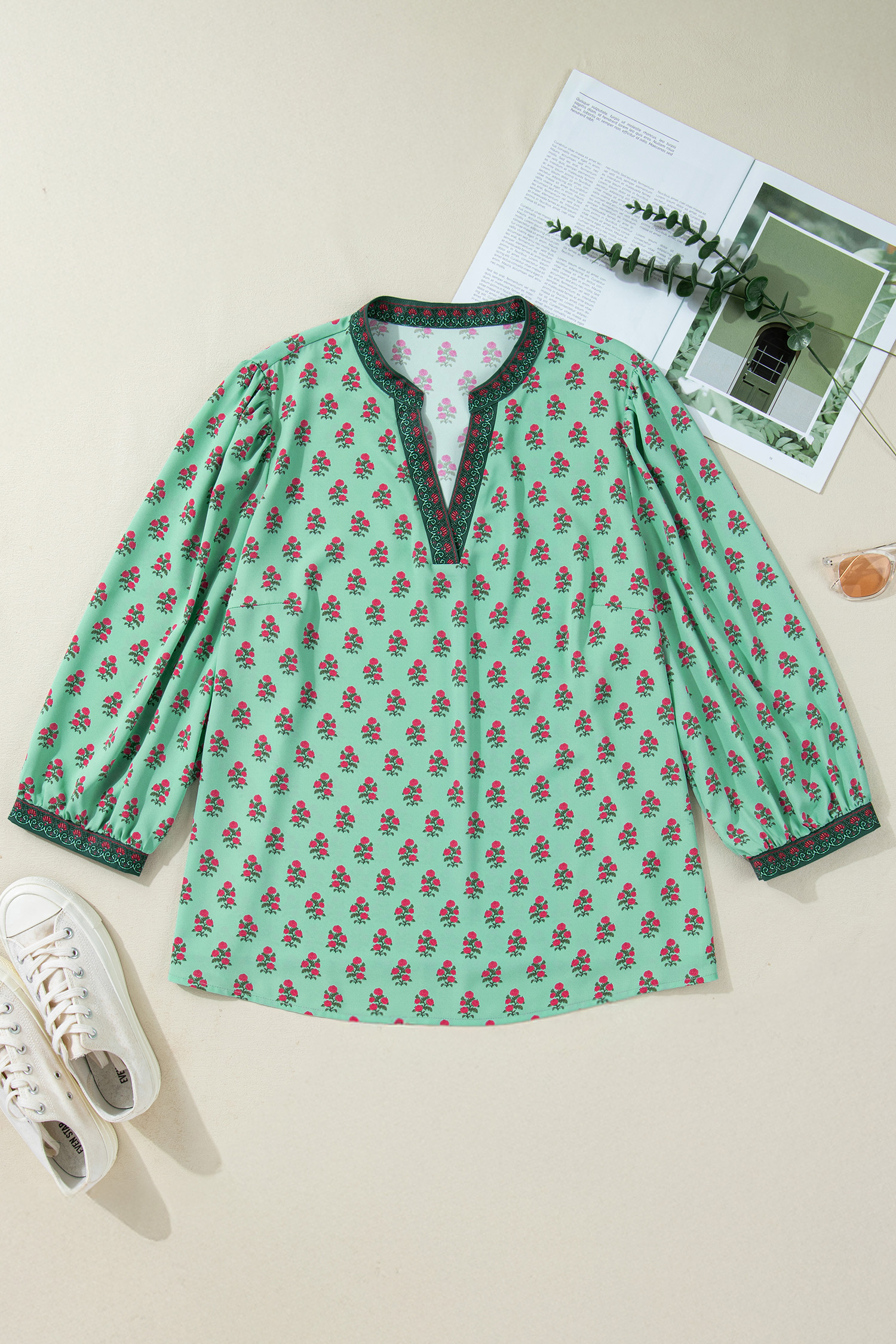 Plus Size Green  Floral Print Contrast Trim V Neck Bracelet Sleeve Blouse