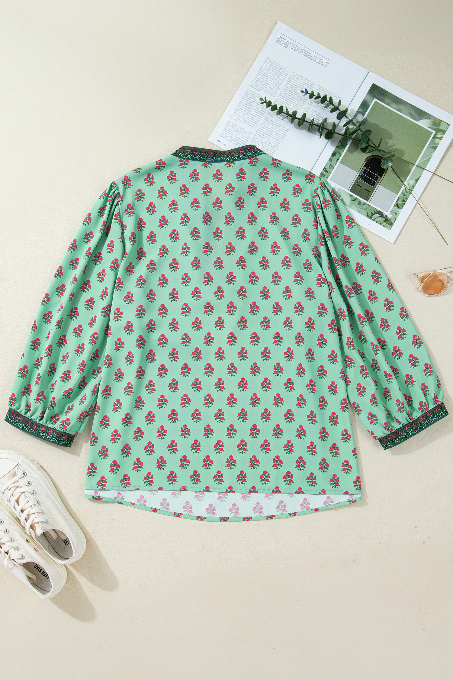 Plus Size Green  Floral Print Contrast Trim V Neck Bracelet Sleeve Blouse