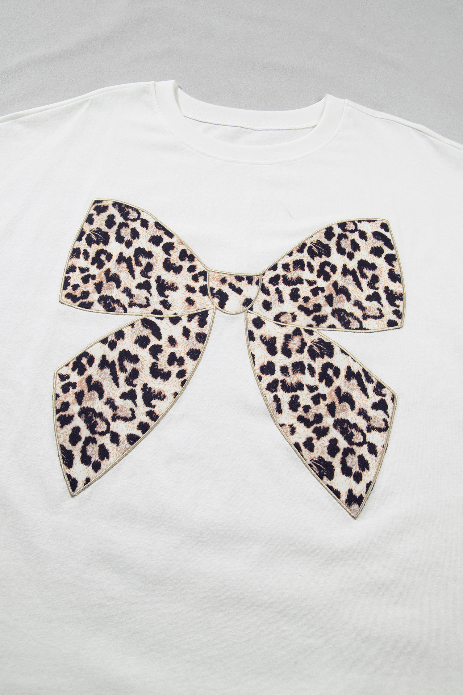 Plus Size White  Leopard Bow Embroidered Patch Casual T Shirt