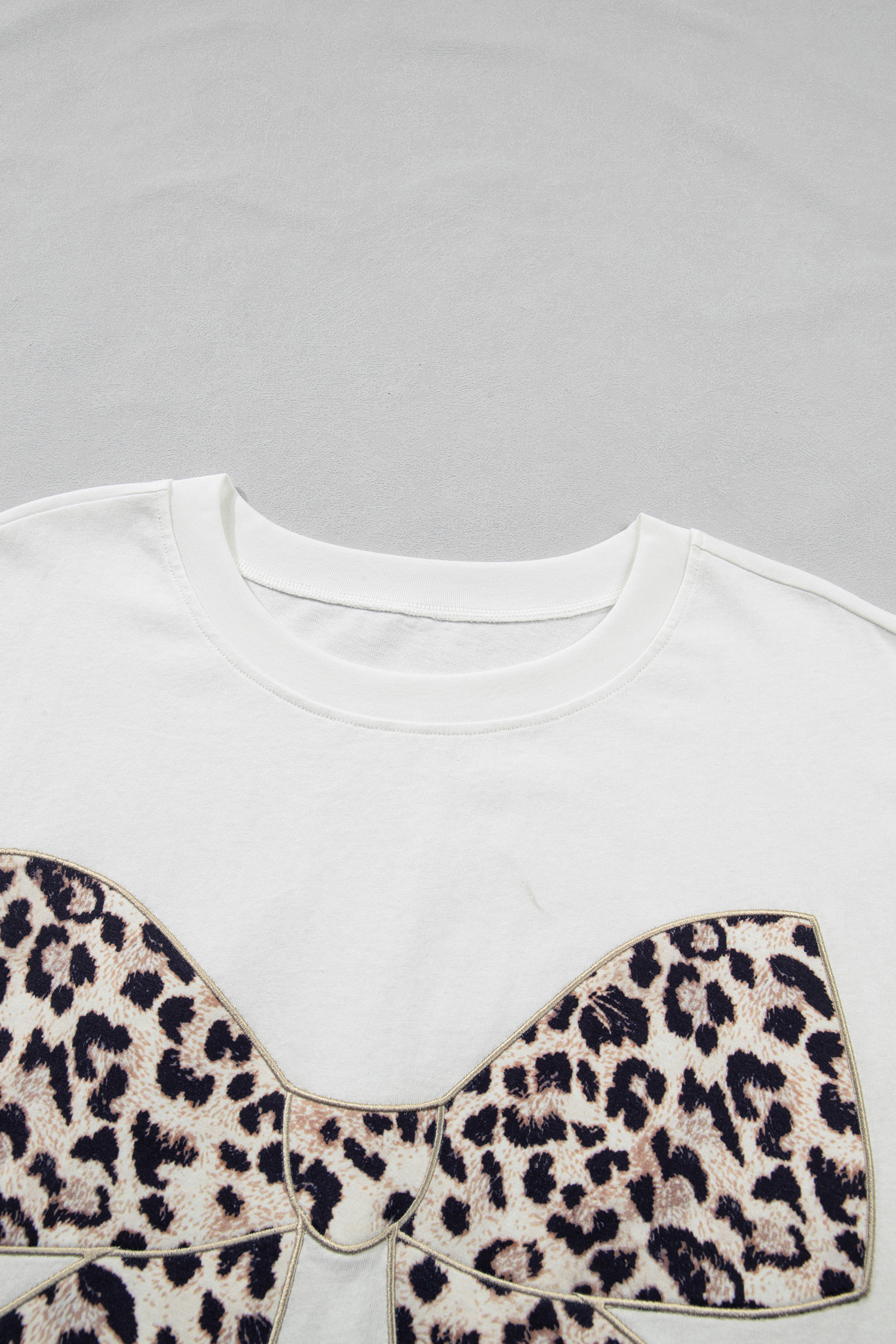 Plus Size White  Leopard Bow Embroidered Patch Casual T Shirt