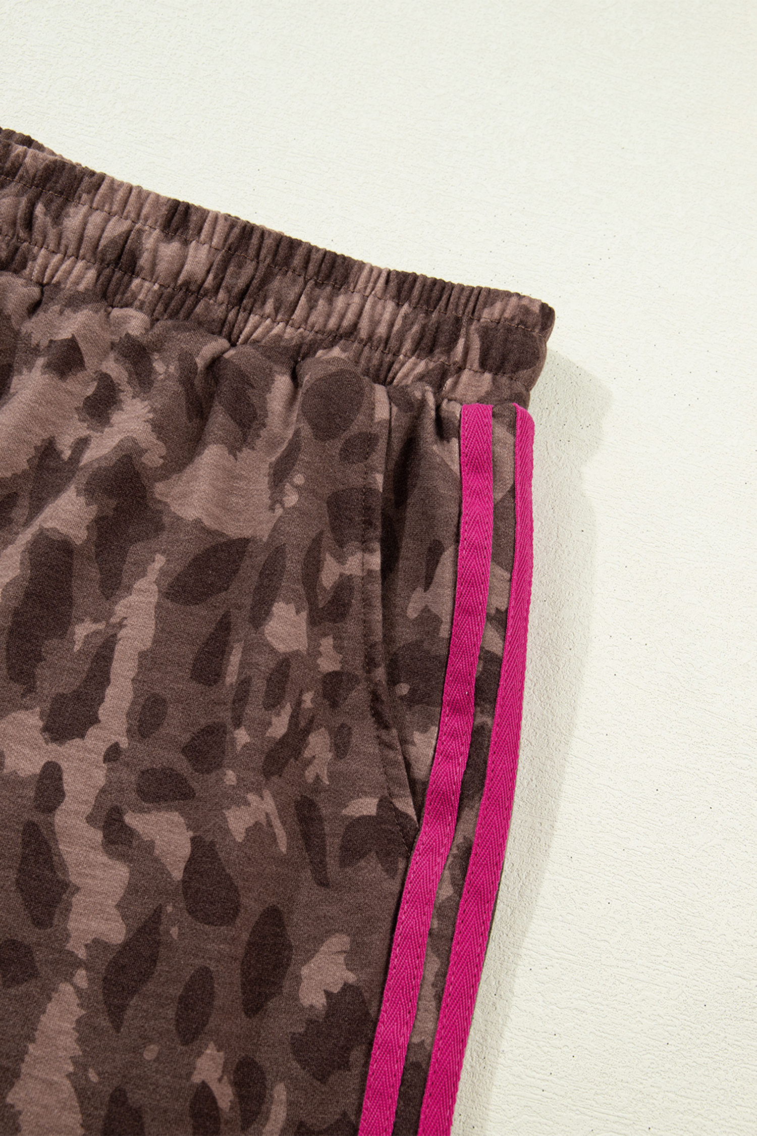 Plus Size Brown Retro Leopard Print Contrast Varsity Stripe Trim  2pcs Short Set