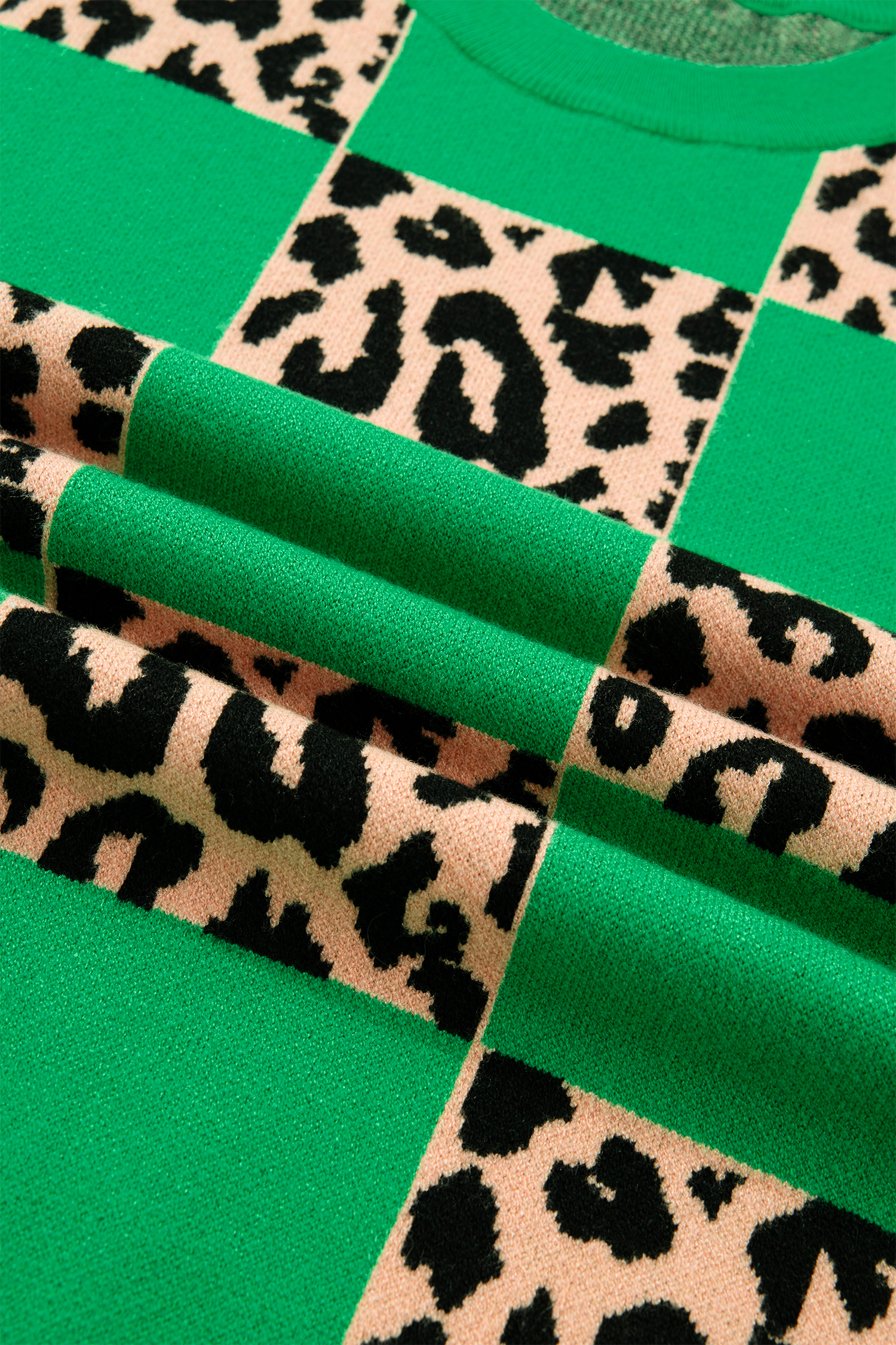 Plus Size Green  Leopard Contrasted Checkered Short Sleeve Sweater