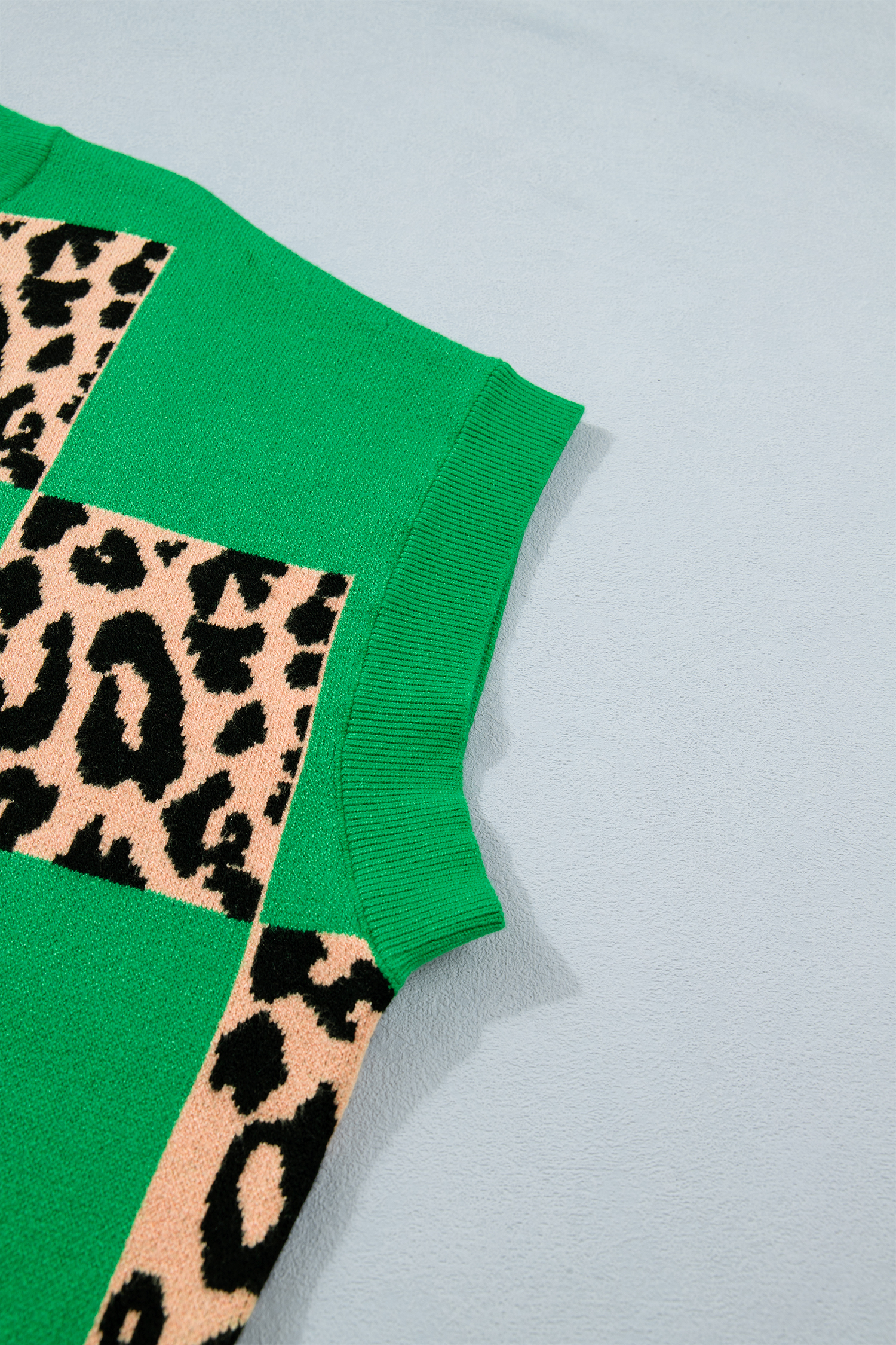 Plus Size Green  Leopard Contrasted Checkered Short Sleeve Sweater