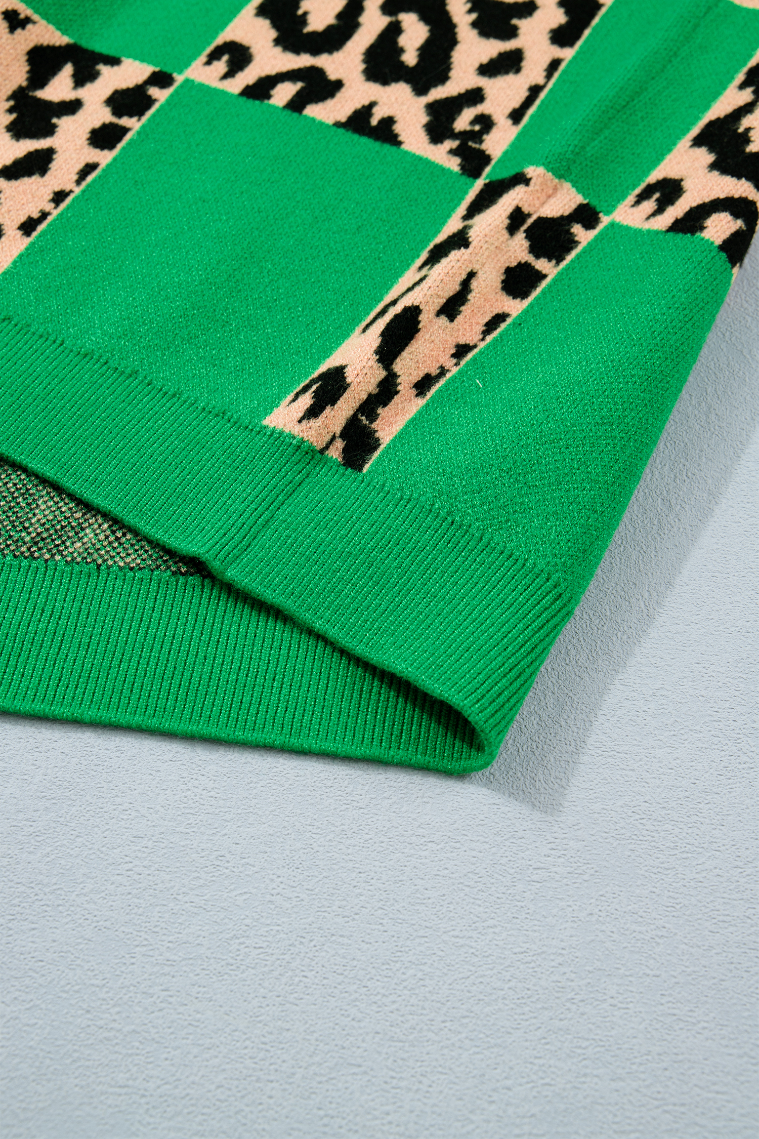 Plus Size Green  Leopard Contrasted Checkered Short Sleeve Sweater