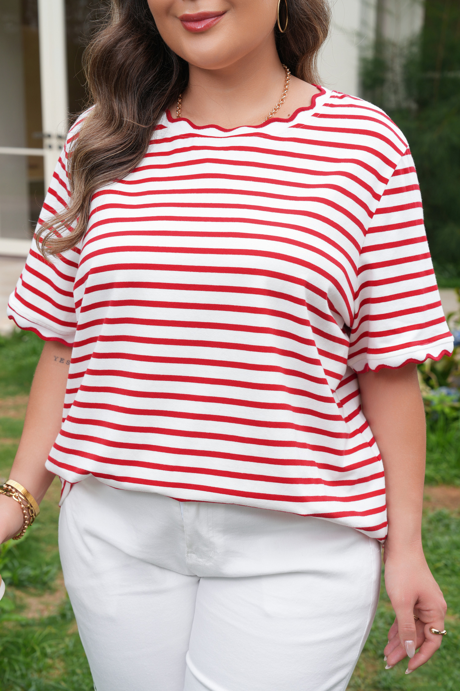 Plus Size Red Stripe  Scalloped Trim Round Neck Short Sleeve Top