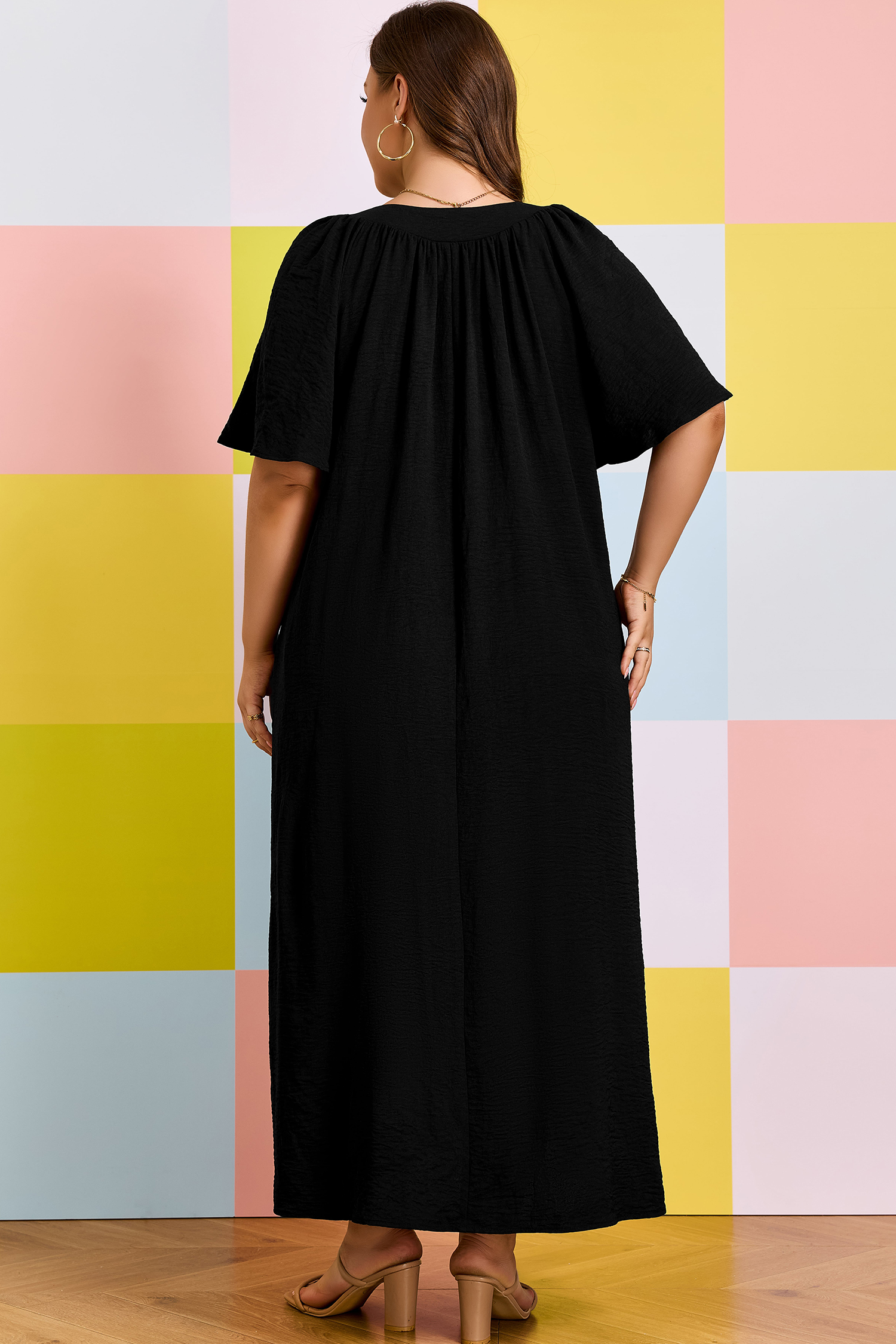 Plus Size Black  Solid Color Notched Neck Short Sleeve Loose Dress