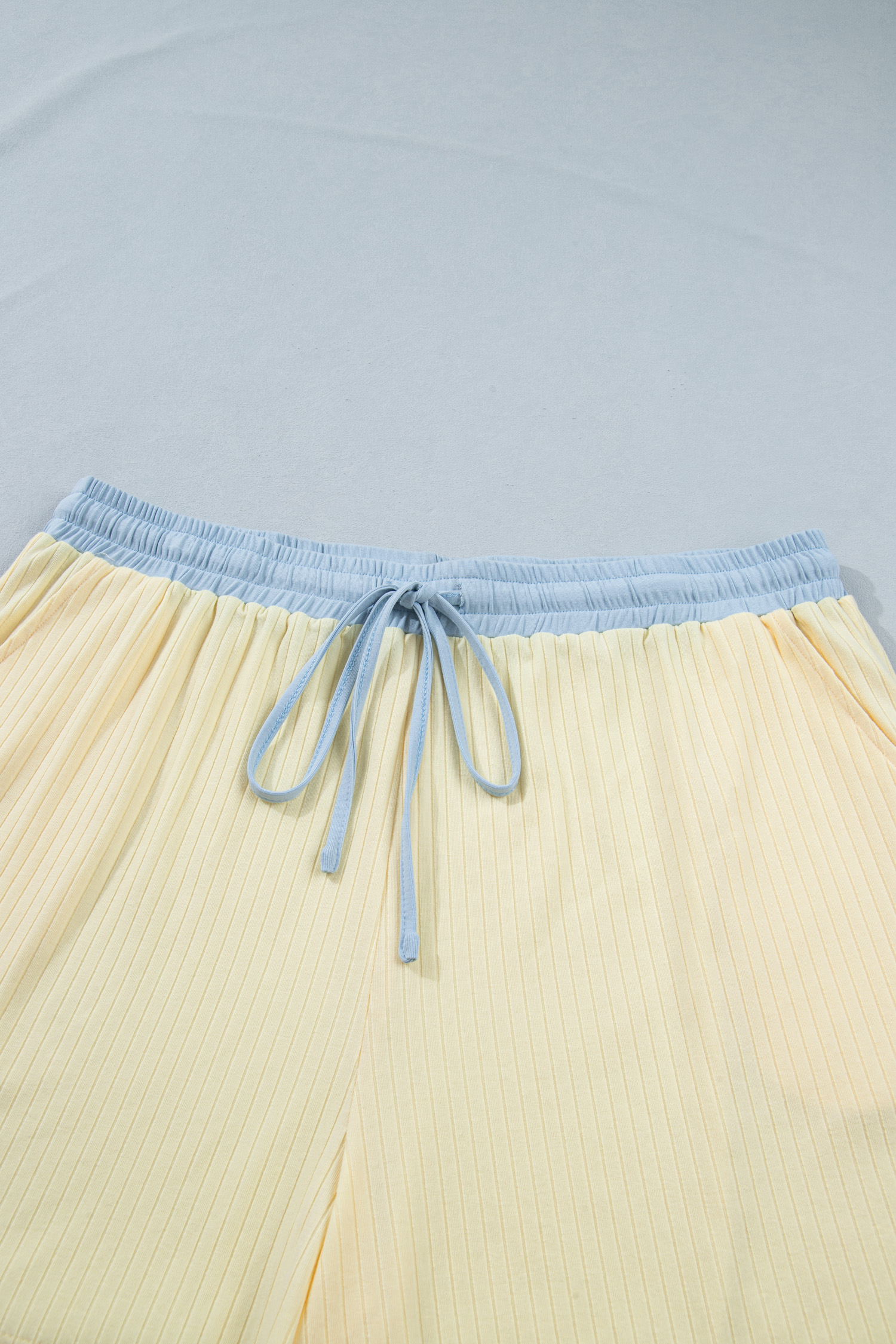Plus Size Yellow Cream  Ribbed Color Block Trim Drawstring Shorts 2pcs Set