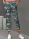Pantalones casuales de camuflaje gris con rayas arcoíris