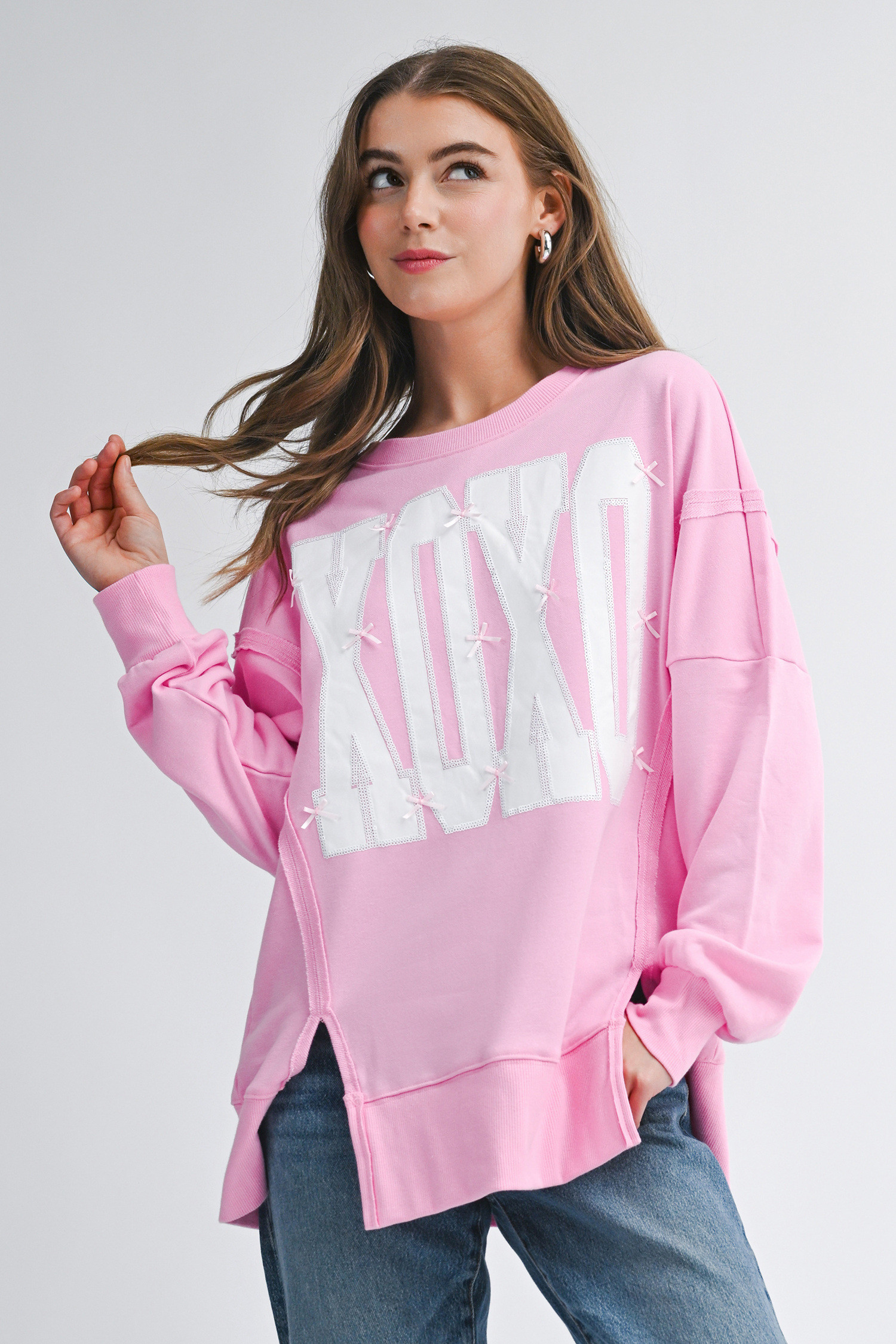 Pink Bow Sequin XOXO Letter Graphic Exposed Seam Baggy Sweatshirt