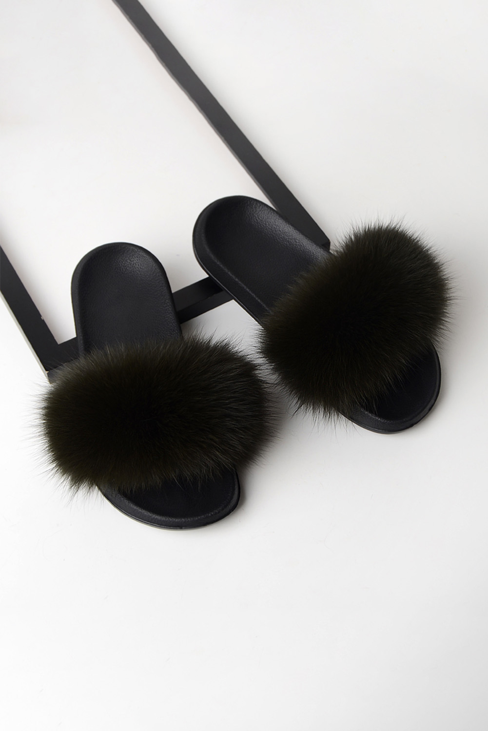 fluffy slippers black
