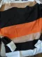 Оранжевый вязаный свитер с цветными блоками