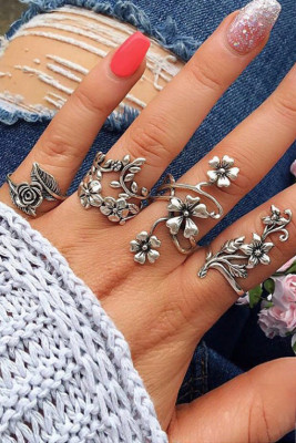 Silvery Vintage Floral Leaf Rings Set