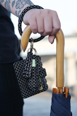 Black Fishscale Pattern Card Purse PU Bag with Bracelet Ring