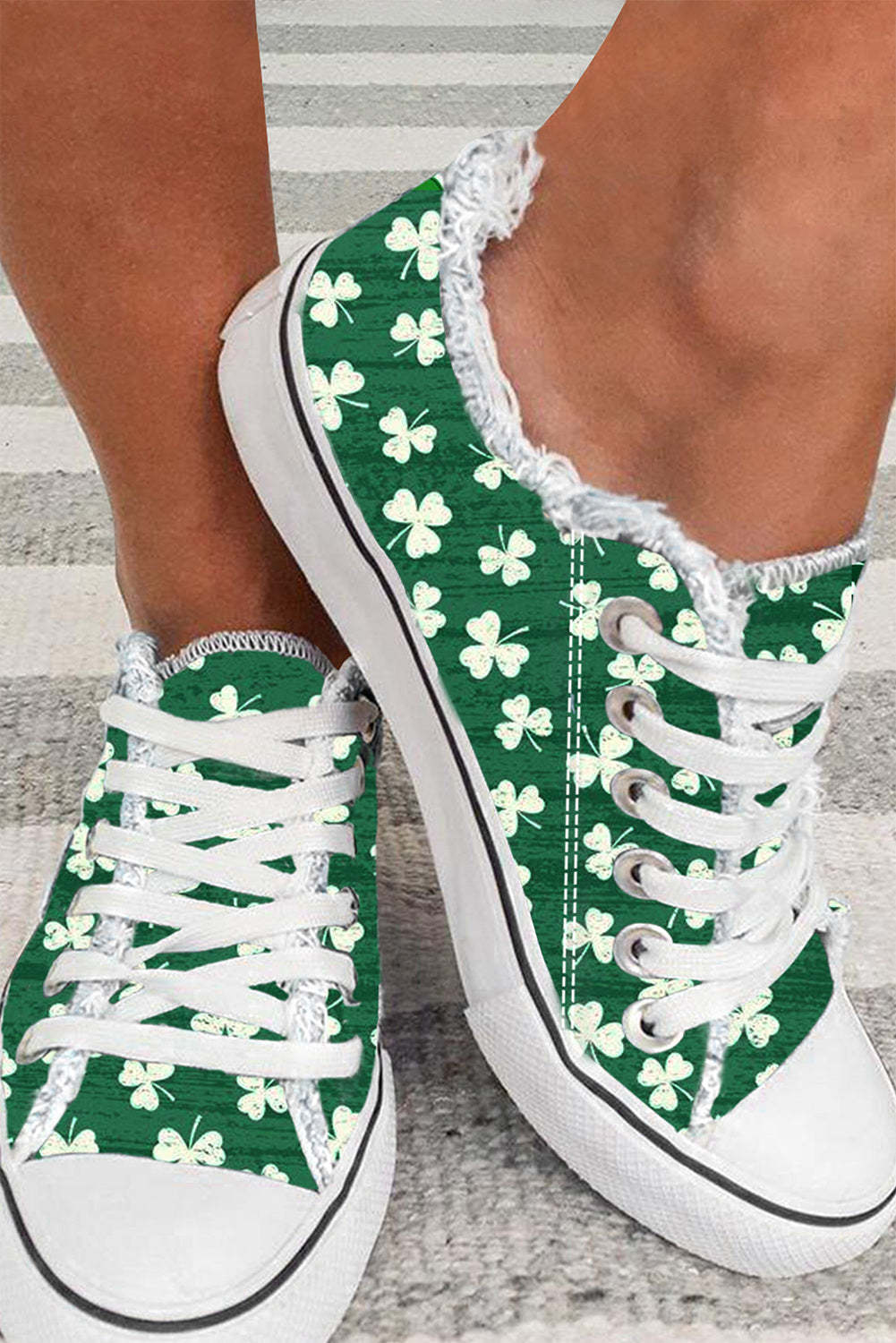 ST. PATRICK'S DAY GREEN CLOVER GRAPHIC CANVAS SHOES