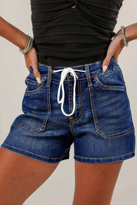Bluing women's denim shorts